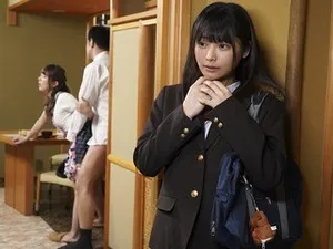 Cô gái nhỏ mới lớn cướp chồng của mẹ