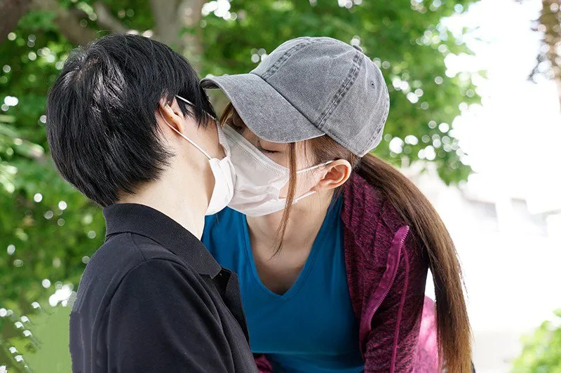Chuyện tình của akari mitani với gấu quen qua mạng trong mùa covid